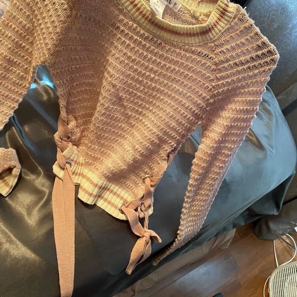 Knitted sweater with lots of cute features - Picture 2 of 3